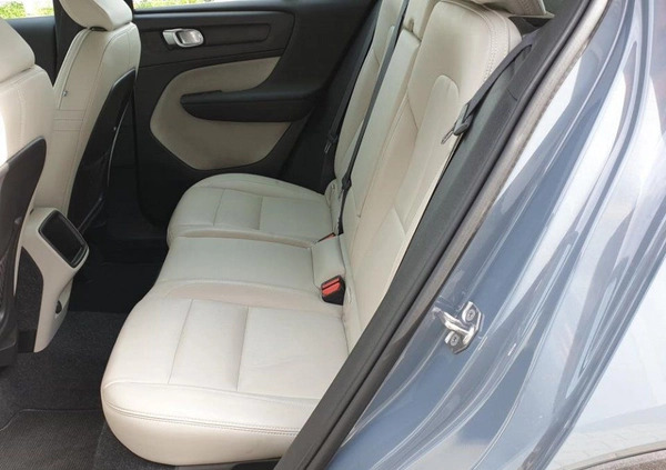 Volvo XC 40 cena 119900 przebieg: 81595, rok produkcji 2019 z Knurów małe 232